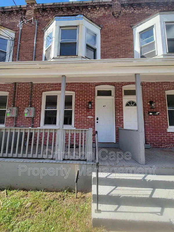 3 bed, 1.0 bath, 1100 sqft, $1,350 — Photo 3