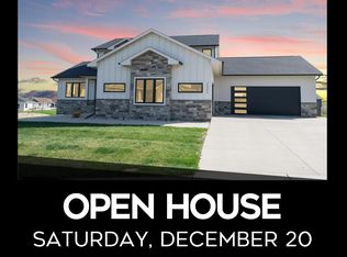 2002 S Meadowview Cir, Sioux Falls, SD 57110