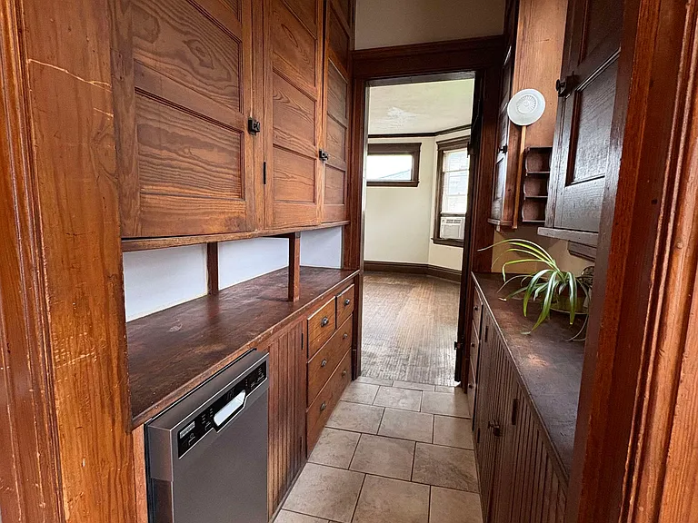 519 Park Ave — Photo 4