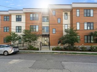 68 Los Angeles St #PENTHOUSE 6, Newton, MA 02458
