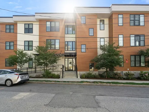 68 Los Angeles St #Penthouse 6, Newton, MA 02458