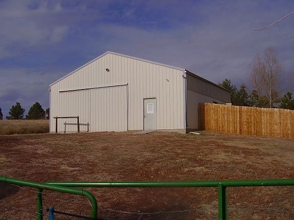 36'x36' 4 stall barn w/water inside insulated