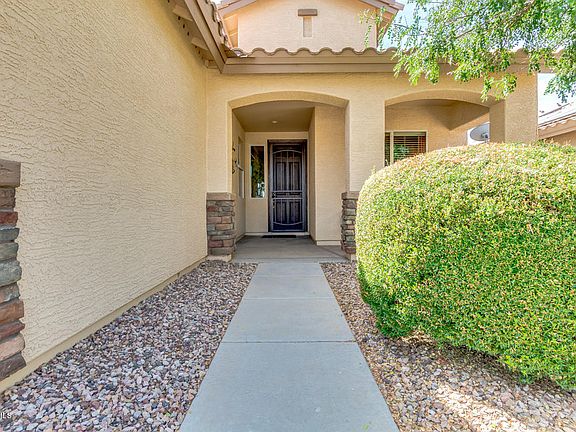 4th image of 479 S 227th Ct