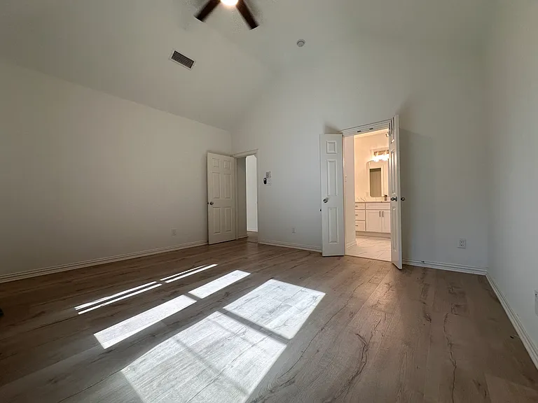 8393 Davis Dr — Photo 9