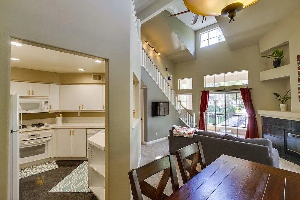 3 bed, 1341 sqft, $4,000 — Photo 3