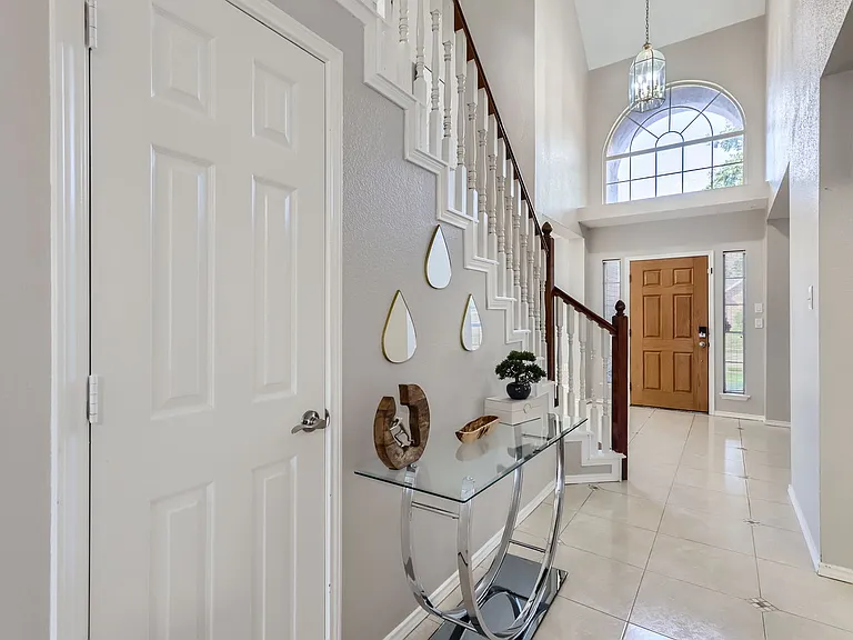 2520 Leicester Ct — Photo 5