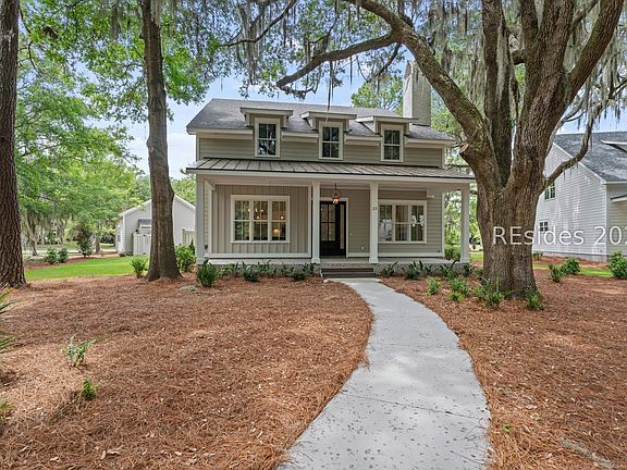 3rd image of 23 Millers Pond Dr
