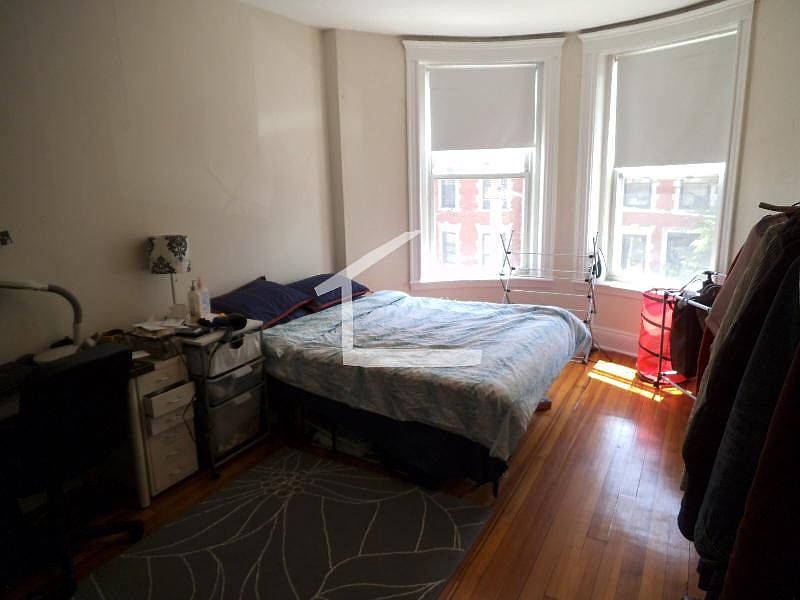 2nd image of 15 Mount Hood Rd APT 03