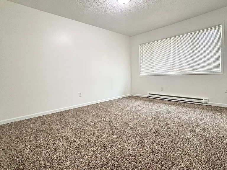 1200 E Powell Blvd #10 — Photo 13