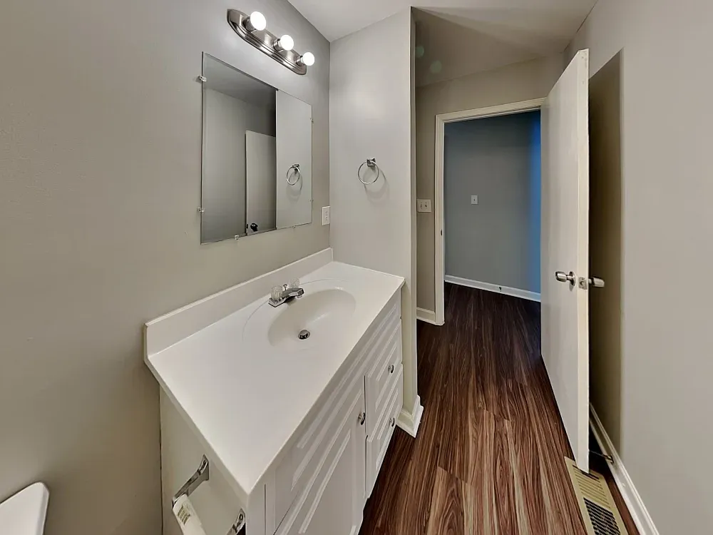 3 bed, 1.5 bath, 1088 sqft, $1,899 — Photo 1