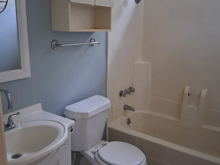 117 Glen Hollow Dr #117 — Photo 8