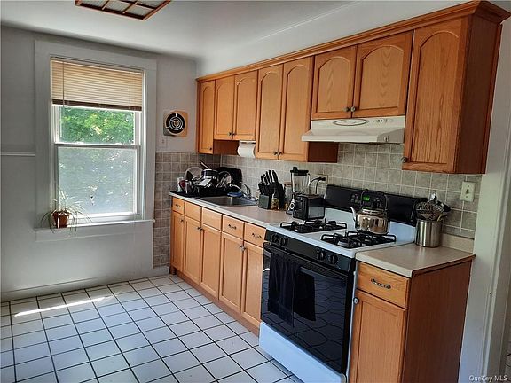4th image of 78 Duncan Ave APT 2