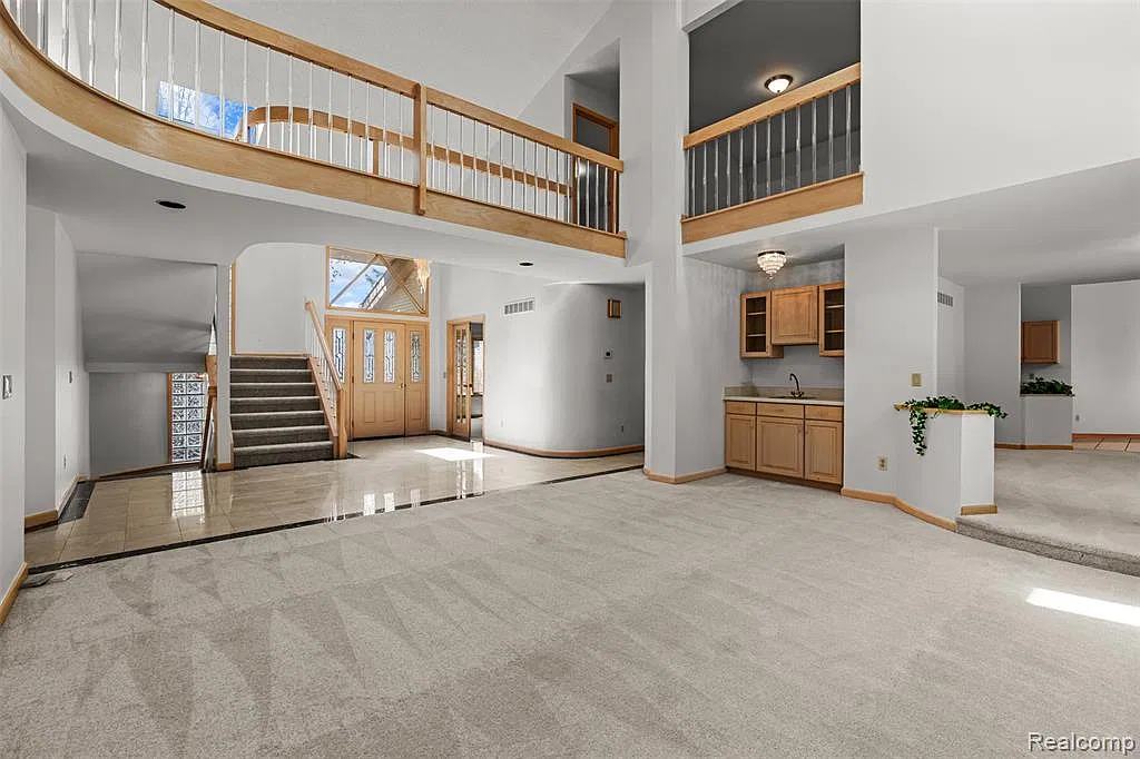4 bed, 3.5 bath, 4577 sqft, $4,250 — Photo 3