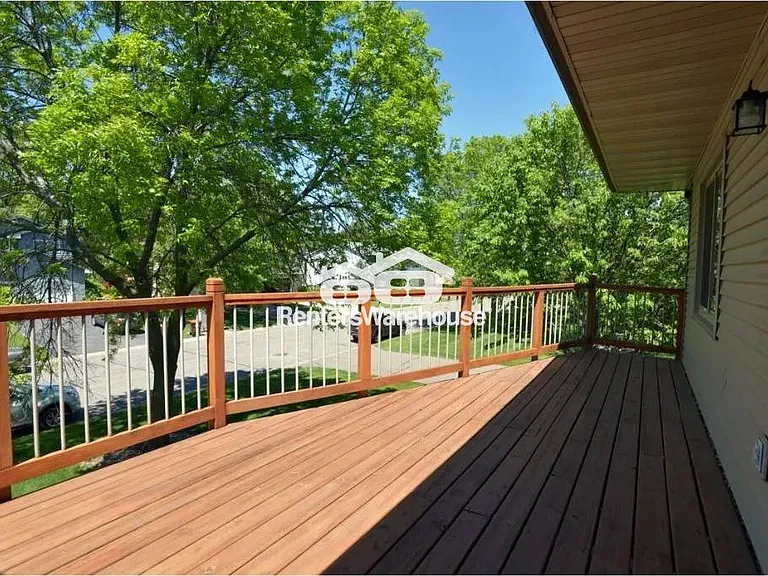 2323 Amberwood Dr — Photo 20