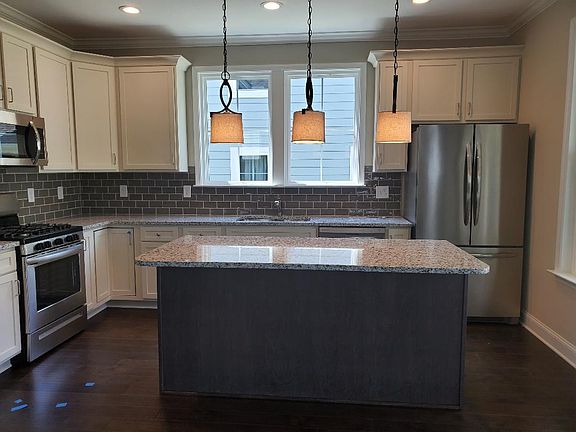 4th image of 20 Cottage Knoll Cir
