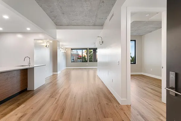 Rented by Safdie Realty Group | media 25