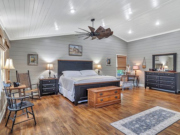 14th image of this home