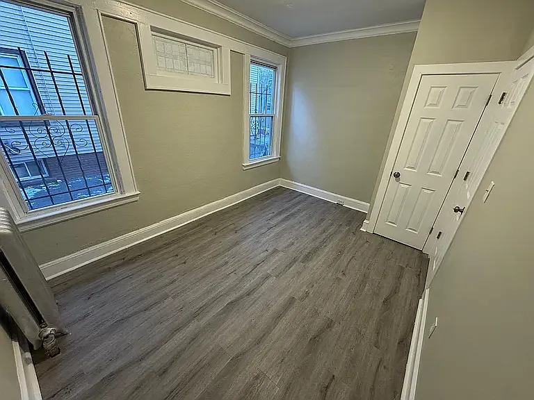 192-194 Shephard Ave #2 — Photo 6