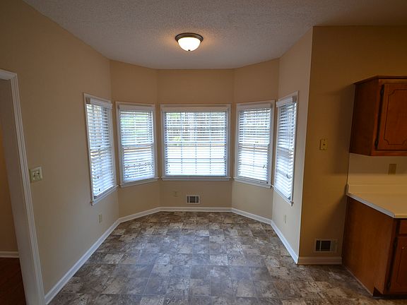 3rd image of 185 Oak Shores Dr