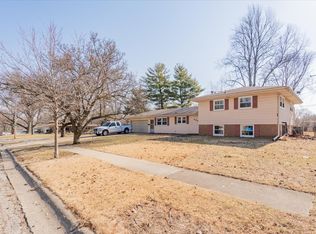 403 Radliff Rd, Bloomington, IL 61701