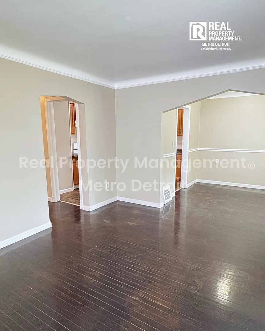 3-Bedroom Single-Family Home in Harper Woods, Michigan — Photo 4