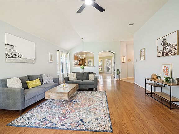 4th image of 2740 Beacon Hill Dr