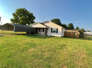910 Smith St, Stratford, OK 74872