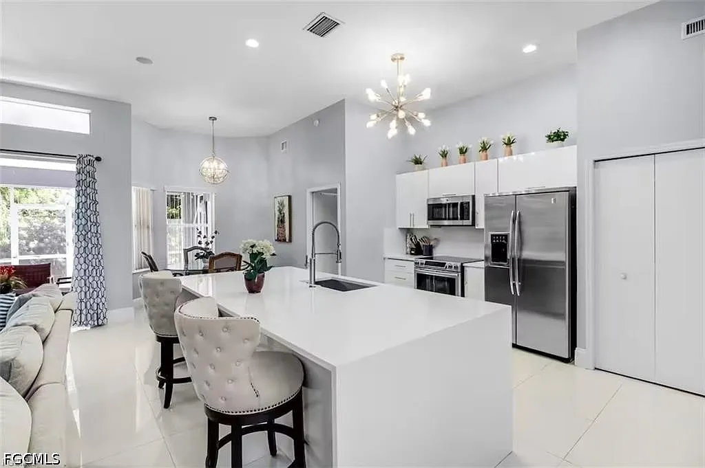 3 bed, 2.0 bath, 1830 sqft, $2,600 — Photo 4