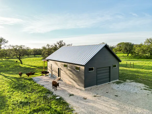 5824 FM 2504, Poteet, TX 78065