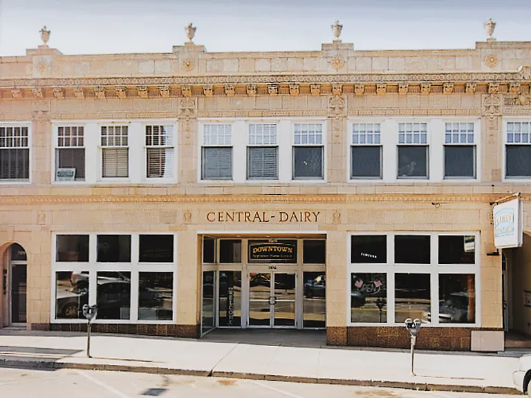 1104 E. Broadway — Photo 1