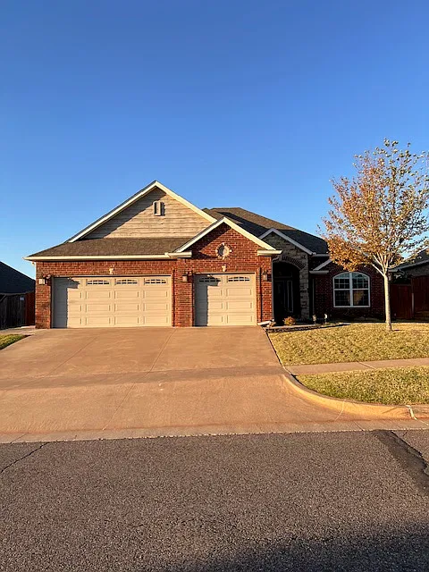 3 bed, 1872 sqft, $2,350 — Photo 2