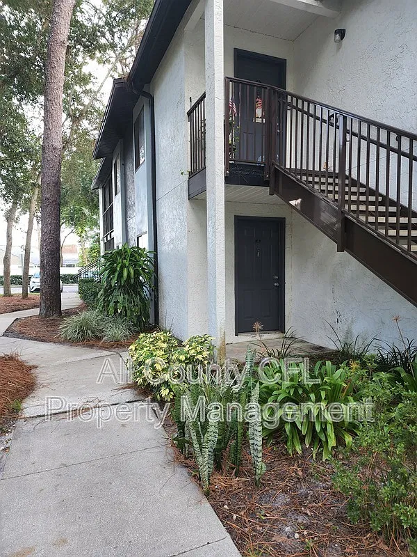 2 bed, 1.0 bath, 914 sqft, $1,325 — Photo 1