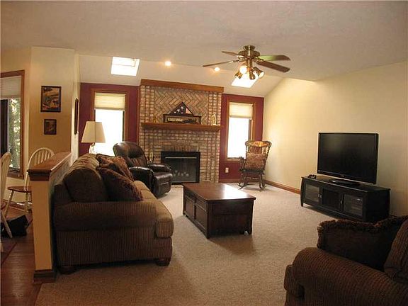 3rd image of 1060 Lakewood North Dr