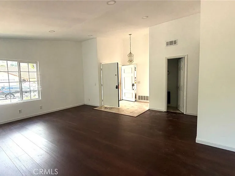 1571 Kiowa Crest Dr — Photo 3