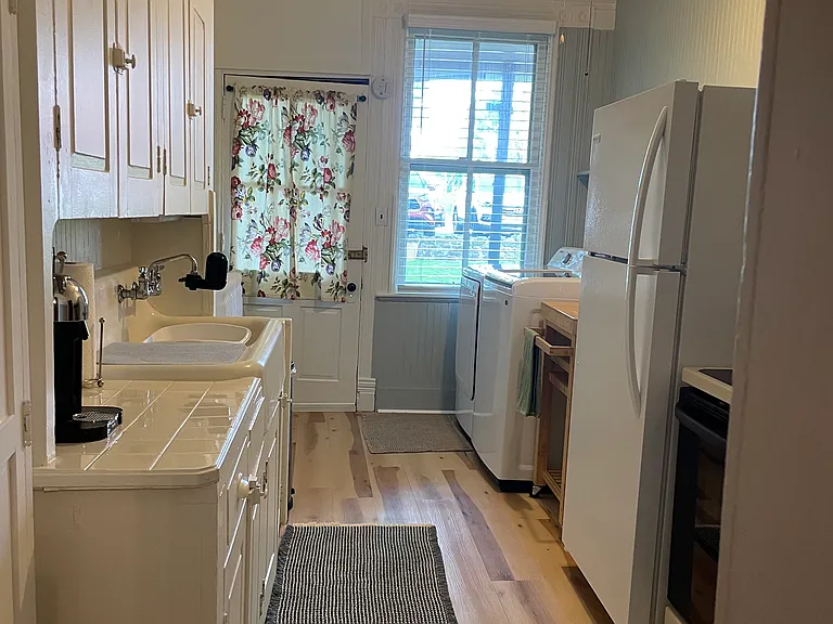 257 Baltimore St — Photo 6