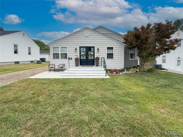 208 W Washington St, Columbia, IL 62236