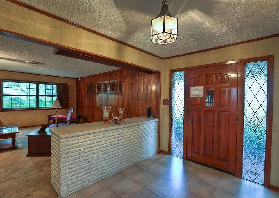 Entry into the large family room.