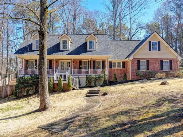 2085 Kings Valley Dr, Lawrenceville, GA 30043