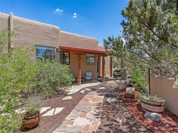 125 Chamiso Ln, Santa Fe, NM 87505