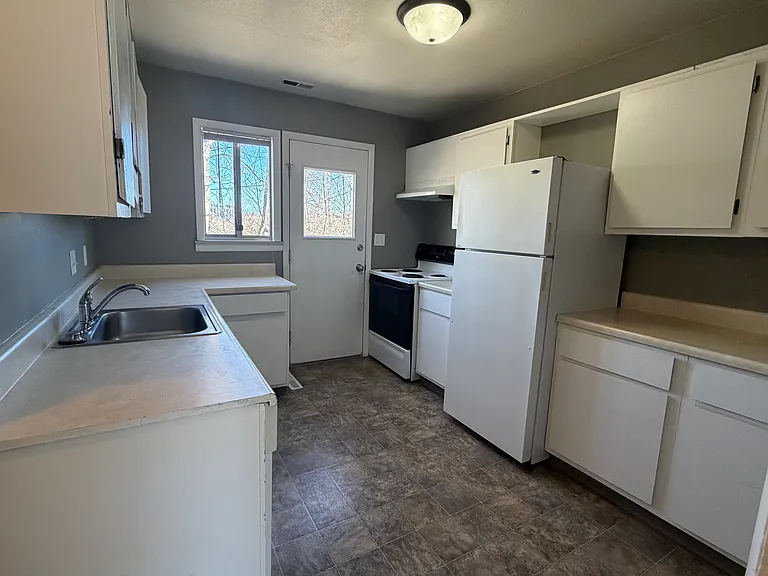 752 Anderson St — Photo 6