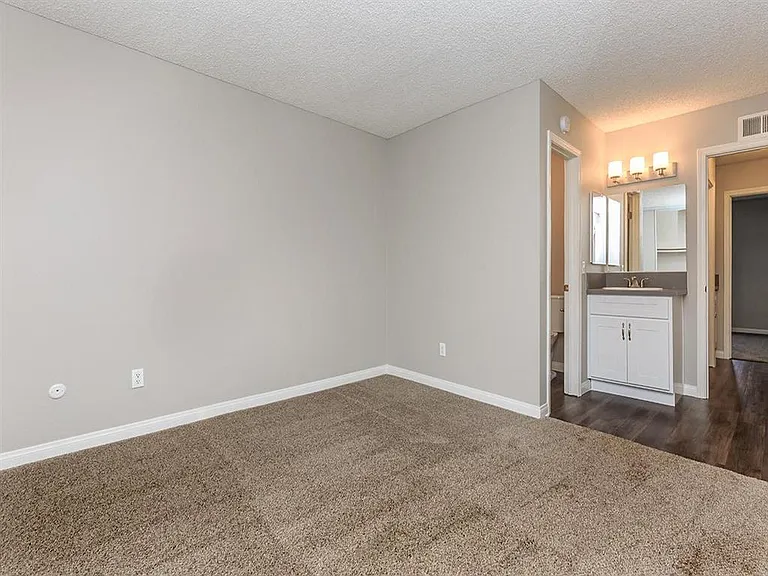 Briarwood Apartments — Photo 36
