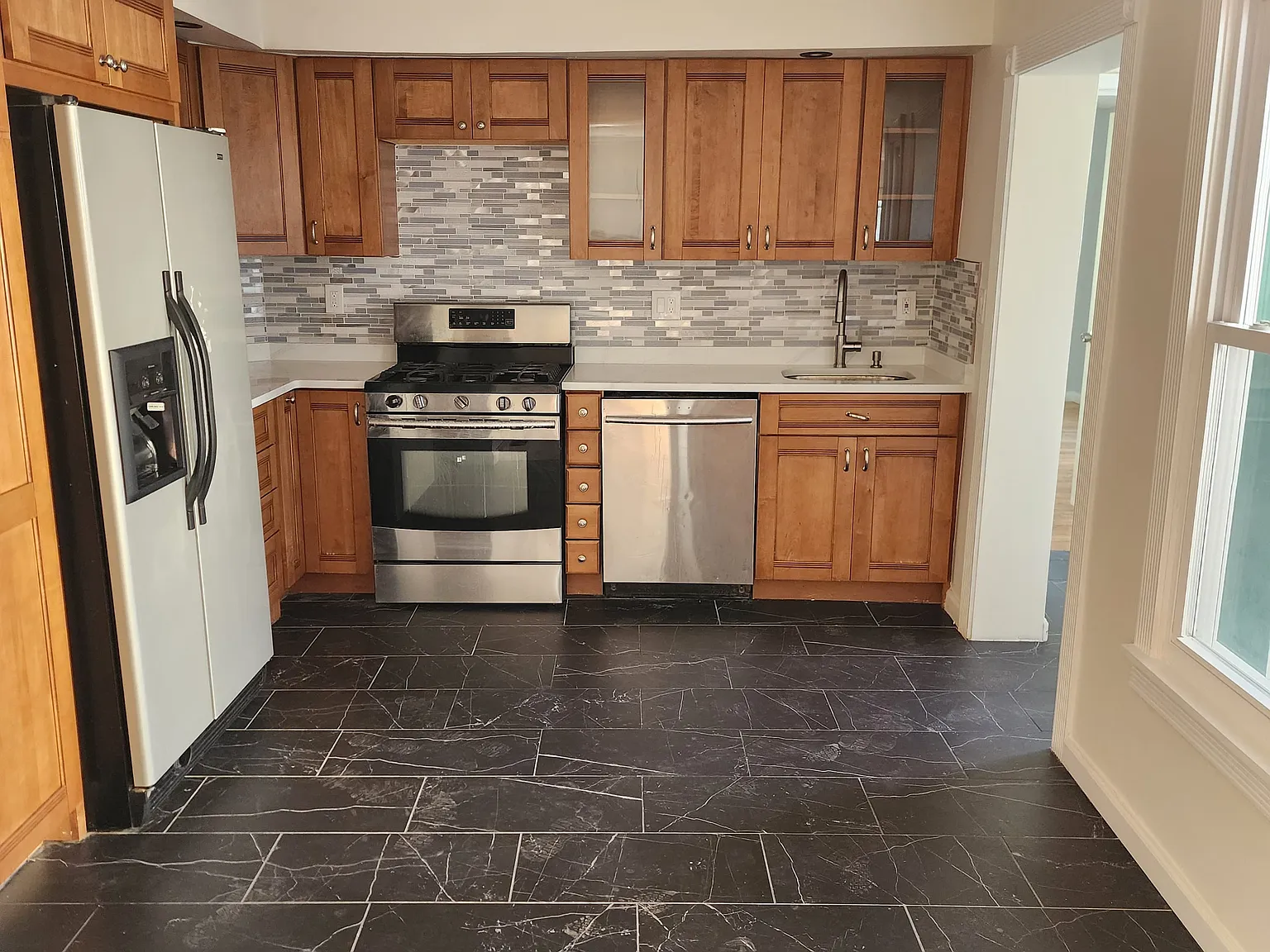 3 bed, 1600 sqft, $3,450 — Photo 3