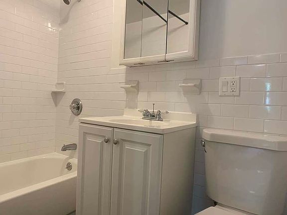 5th image of 538 W 47th St #2D1