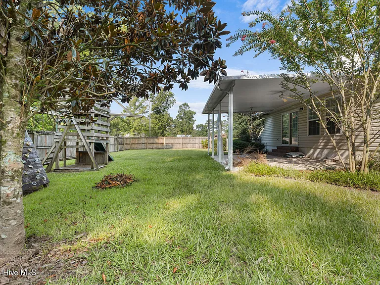 101 Barrington Ct — Photo 17