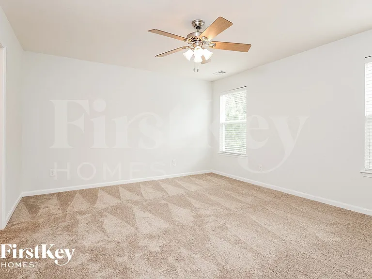 229 Oglethorpe Cir — Photo 10