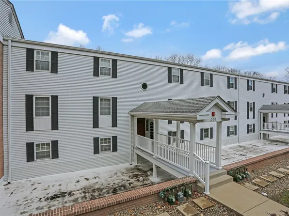 303 Camelot Dr, McKnight, PA 15237
