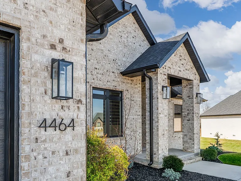 4464 E Lancaster Way — Photo 4
