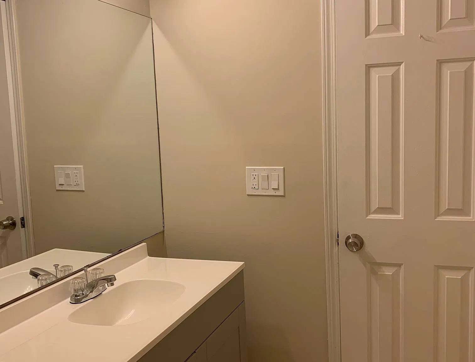 2 bed, 1100 sqft, $1,600 — Photo 2