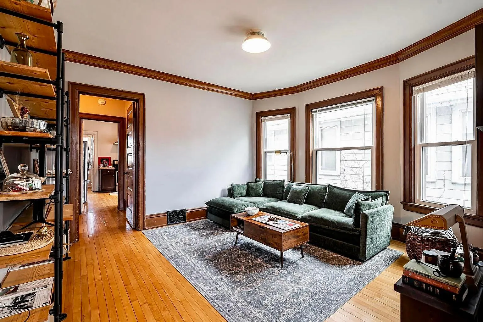 3 bed, 1243 sqft, $1,850 — Photo 2
