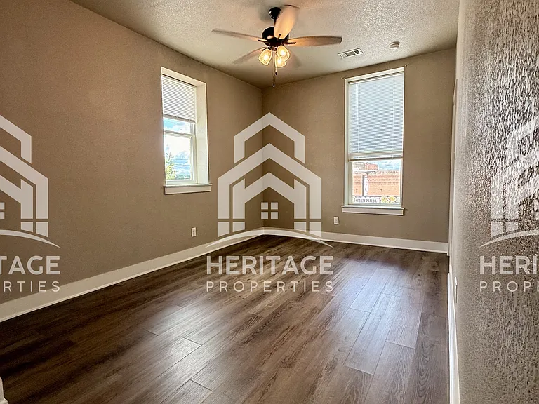 1008 Halsell St #200 — Photo 7
